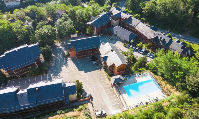 Ax-les-Thermes Condo | T2 climatisé | À proximité du centre | Piscine