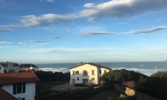 Biarritz Apartment | T2 COTE DES BASQUES, FACING THE OCEAN - Sheets + towels provided