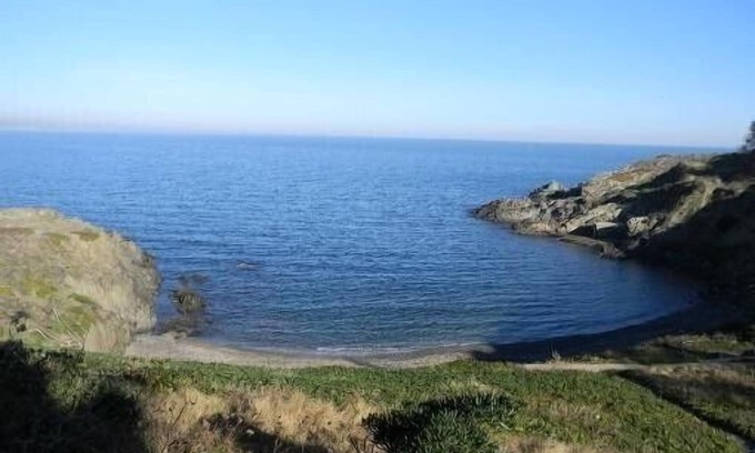 Port-Vendres Apartment | T2 feet in the water. Exceptional setting. Direct access to the sea from the terrace