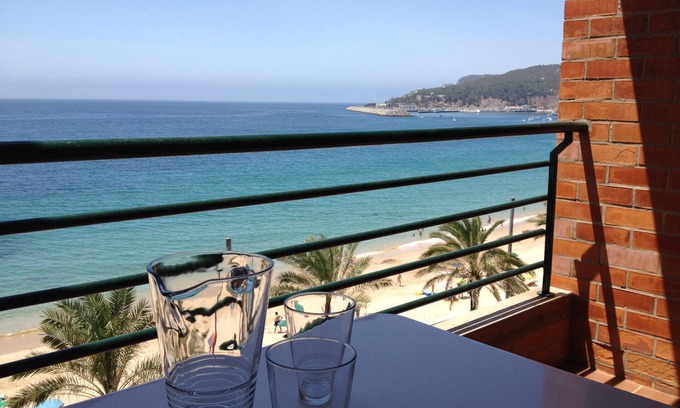 Sesimbra Apartment | T2 First line from the beach
