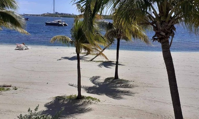 Les Terres Basses Apartment | T2 for rent with view of Nettlé bay