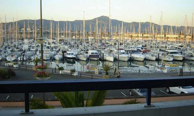 Hendaye Apartment | T2 MAGNIFICENT PORT VIEW, PARKING, BEACH 100m, SWIMMING POOL, WIFI, THALASSO 50m