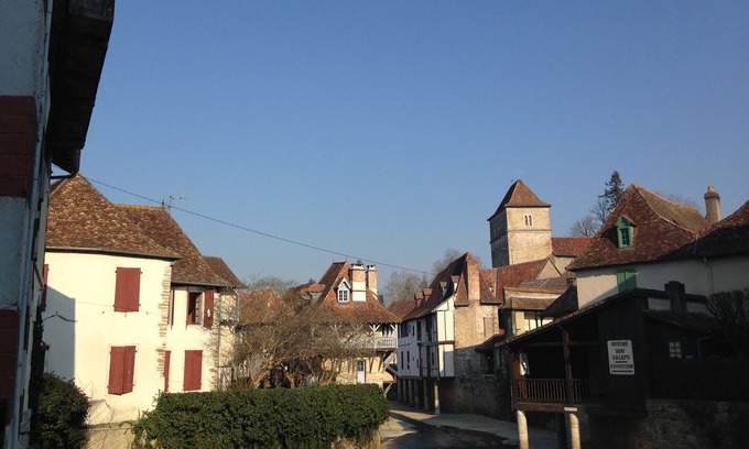 Salies-de-Bearn House | T2 SPACIEUX A QUELQUES PAS DES THERMES ET LE CENTRE HISTORIQUE