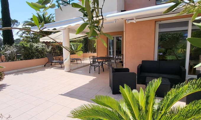 Valescure Apartment | T3 air-conditioned apartment, ground floor, terrace and garage.