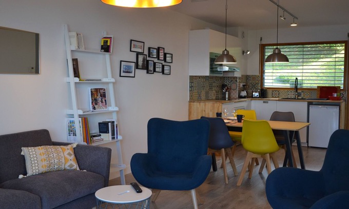 Evian-les-Bains Apartment | ⭐️⭐️⭐️ T3 apartment - superb lake view, close to the center, thermal baths, pier