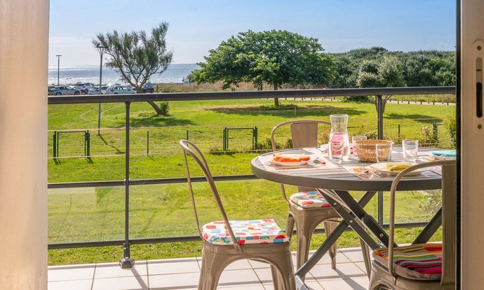 Larmor-Plage Apartment | T3 Apt, terrace, parking, 50m beach, near shops