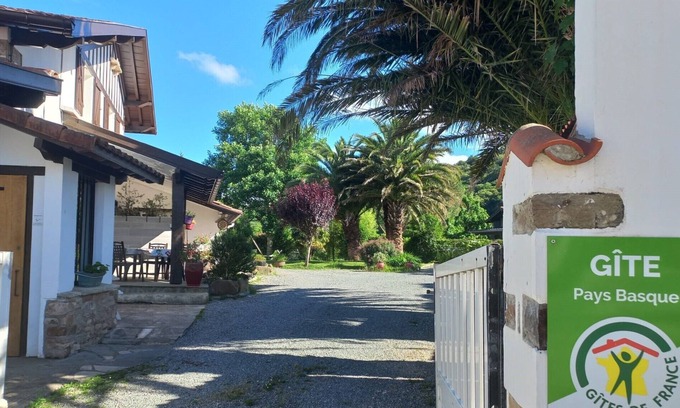 Saint-Pee-sur-Nivelle Apartment | T3 + Basque Coast terrace (furnished with tourism classified 3 *) sea and mountain