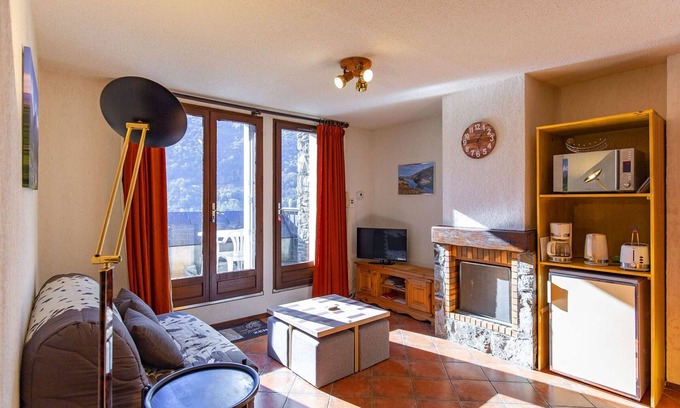 Esquieze-Sere Apartment | T3 Duplex in Esquièze-Sère, balcony, wifi and parking