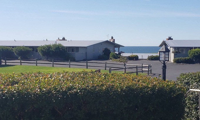 Gearhart Condo | T435 2 Bedroom 1st floor Pet Friendly No cleaning fees