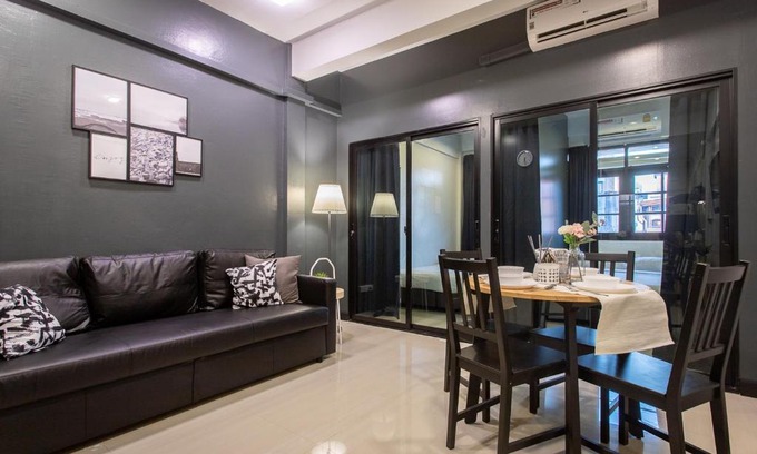 Khlong San Apartment | T5 2 Bedrooms/6guests/full kitchen/1 min to BTS