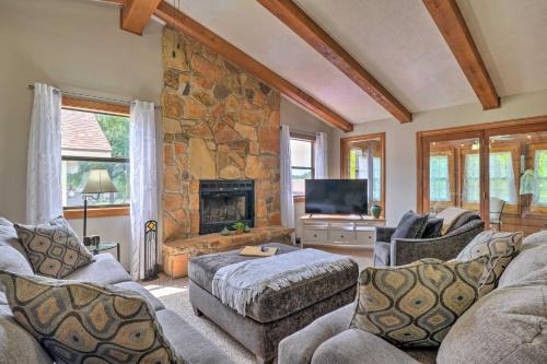 Arrow Point House | Table Rock Lake Getaway with Fire Pit, Deck and Grill!