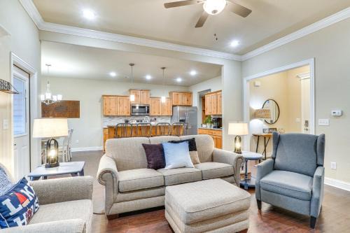 Holiday Island House | Table Rock Lake Retreat Walk to Shore!