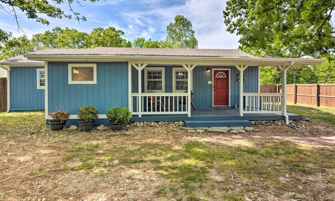 Arrow Point Cottage | Table Rock Lake Retreat < 1 Mi to Boat Launch