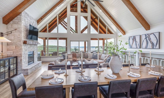 Indian Point House | Table Rock's Best View-8 dbl King bedrooms-hot tub