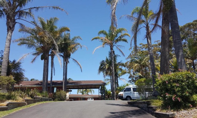 Lake Tabourie Hotel | Tabourie Lake Motor Inn
