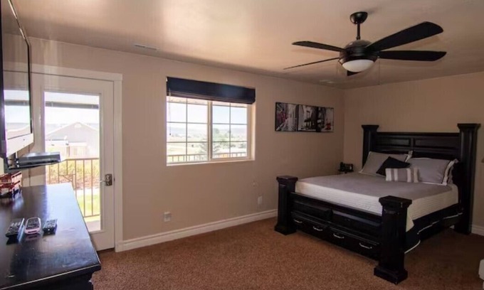 Parowan Bed & Breakfast | TACIT SHADOW - "Escape" Two Bedroom Suite w/Balcony - Sleeps 9 Guests in Beds