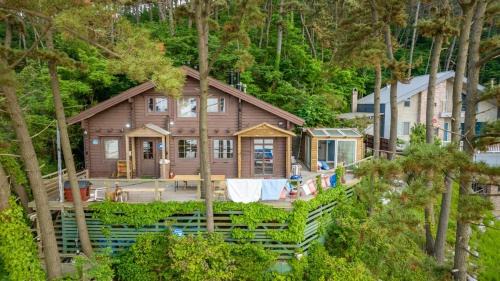 Taean House | Taean Leo Minbak