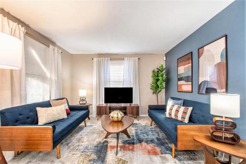 South Bend House | Tahanan - Cozy 4BD Near Downtown & UND - Gameroom