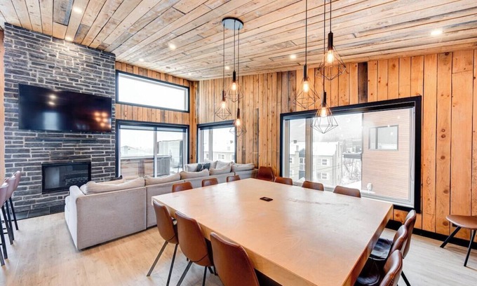 Saint Ferreol les Neiges House | Tahoe 10 - Modern 5 bedroom chalet for 18 people at Mont-Sainte-Anne