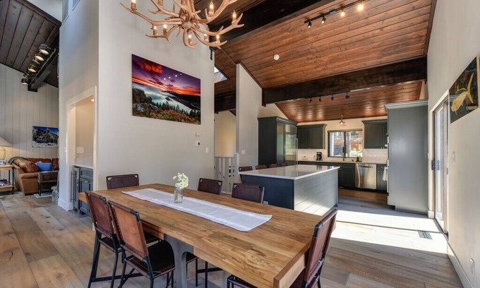 Lake Forest House | Tahoe City Dollar Point Luxury - with Lake View/Hot Tub & AC