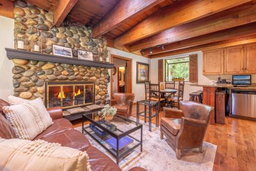 Tahoe Sierra Estates House | Tahoe City Ski Lease 4BR 4 Full BA Home Near Palisades