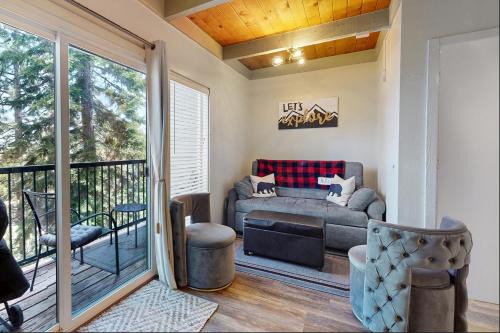 Tahoe Village Apartment | Tahoe Heavenly Hideaway