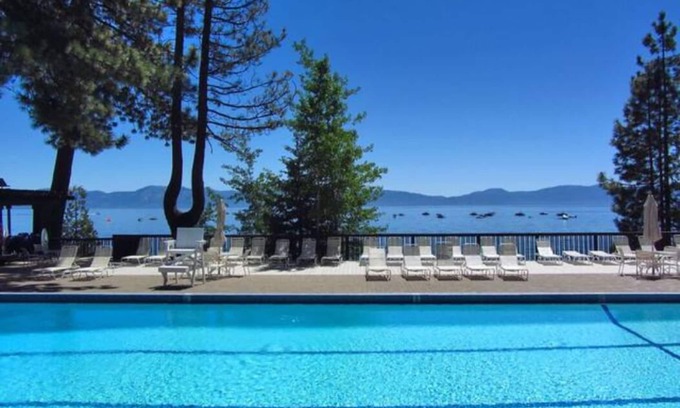 Tahoe Tavern House | Tahoe Tavern - 10 Minutes to Palisades Tahoe & Walk to Town!