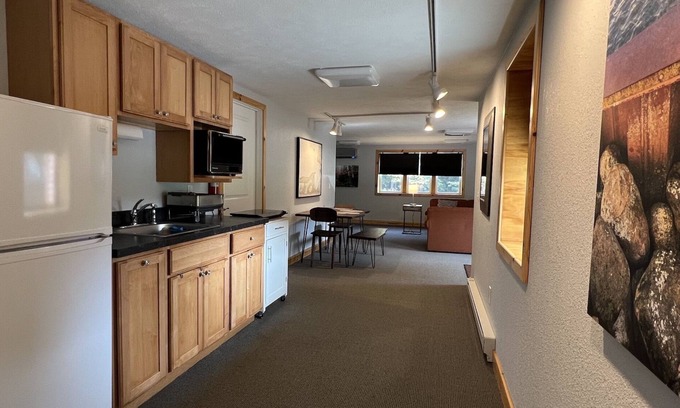 Paradise Cabin | Tahquamenon Suites Lodging