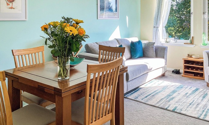Nairn Cottage | Taigh na Tunnagan is a two bedroom apartment in the seaside town of Nairn.