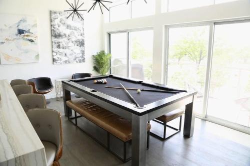 Central East Austin Apartment | Tailgate Penthouse 2 Blocks from UT Stadium