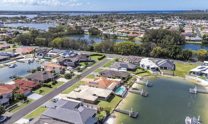 Yamba House | TAINE COURT, TOP NOTCH