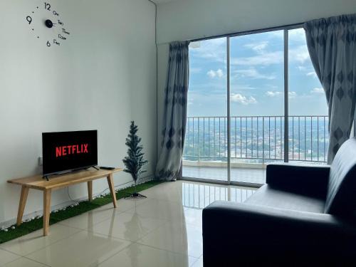 Larut Apartment | Taiping Lake Garden 3BR Homestay with WiFi & Netflix