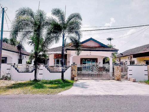 Larut House | Taiping Vacation Home