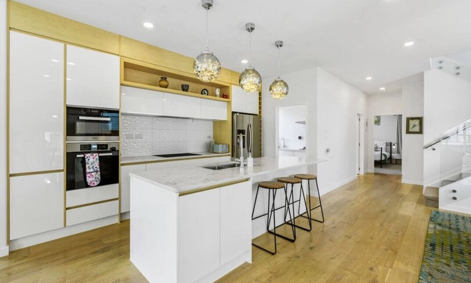 Hauraki House | Taka Retreat near Beach with Parking and Patio