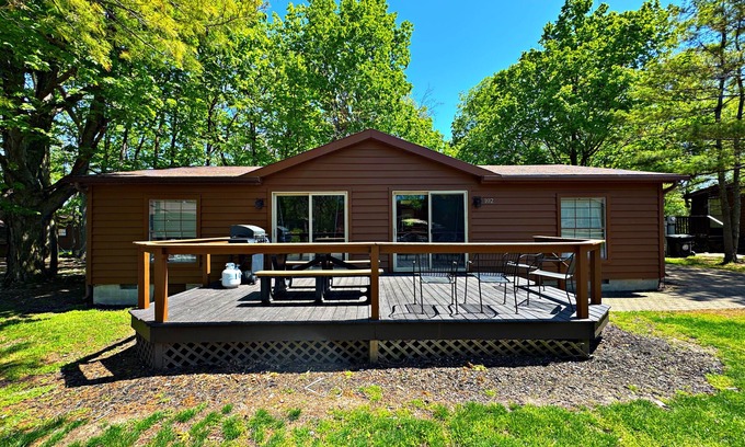 Put-in-Bay House | Take a Break & Visit Put-in-Bay! 3 BR 2 BA Villa - Island Club - 8 ppl -IC102