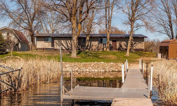 Osakis House | Take ur dogs on a daily pontoon ride on beautiful lake Osakis will guide u out