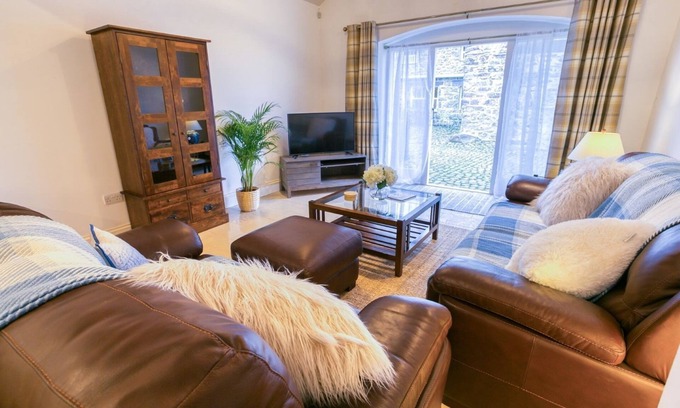 Bangor Apartment | Tal Y Bont Uchaf Cottage - a dog that sleeps 2 guests in 1 bedroom
