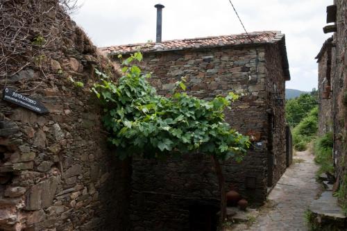 Lousa House | Talasnal Casa da Urze AL