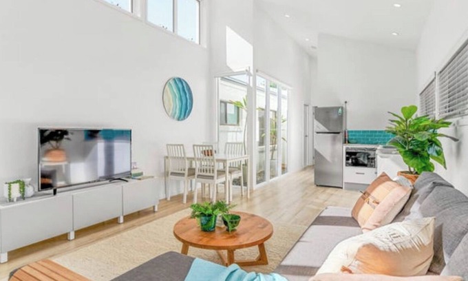 Suffolk Park House | Tallow Beach Bungalow , Unit 2, Suffolk Park. Easy walk to beach and shops.