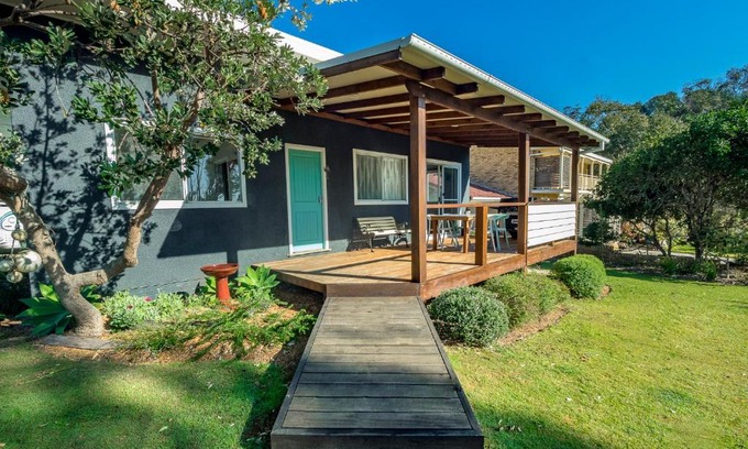 Bonny Hills House | Tallowood beachfront cottage
