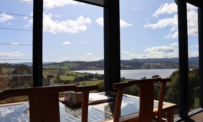 Rosevears Apartment | Tamar Ridge Winery Apartment. River Views!