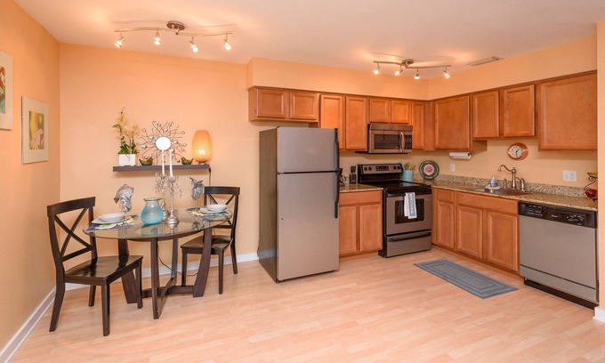 Oakford Park Apartment | TAMPA 5 minutes to Downtown, FULLY furnished and equipped condos