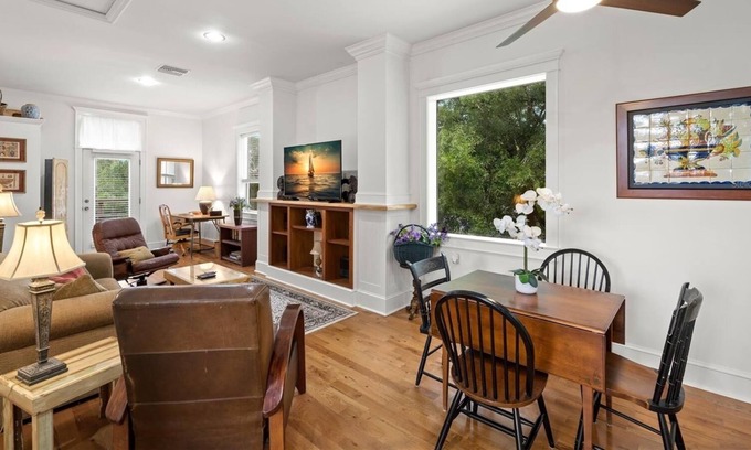 Seffner House | Tampa Bay Peaceful Farmhouse, Minutes from fair grounds, zoo and much more.