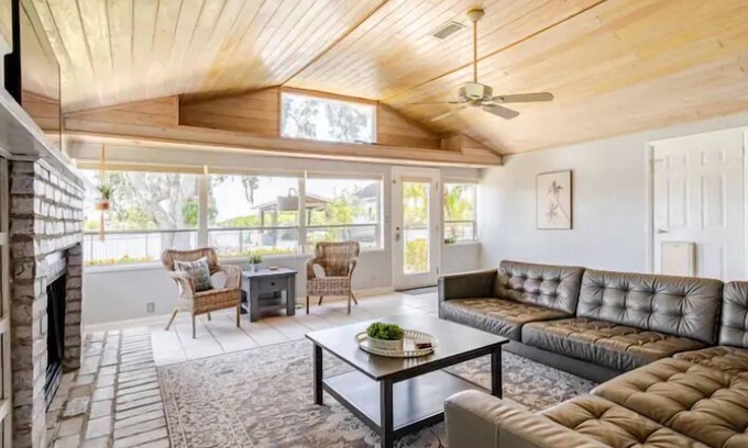 Ruskin House | Tampa Bay Waterfront Home-Pet Friendly-Hot Tub-Complimentary Kayaks