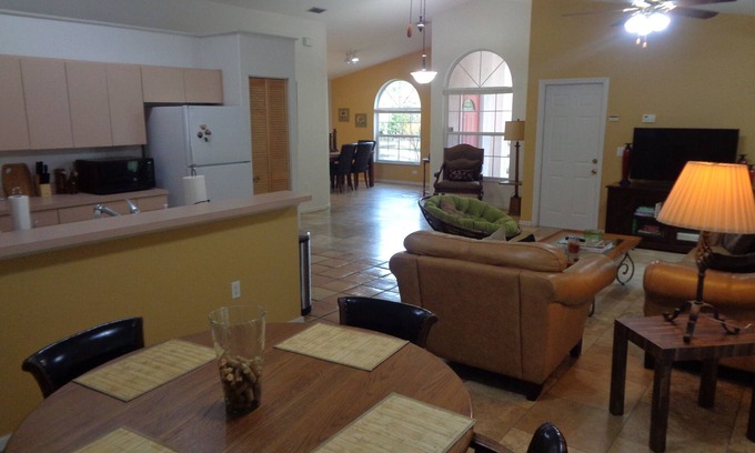 Lake Magdalene House | Tampa Bungalow - Hot Tub/Pets/Beaches/Busch Gardens