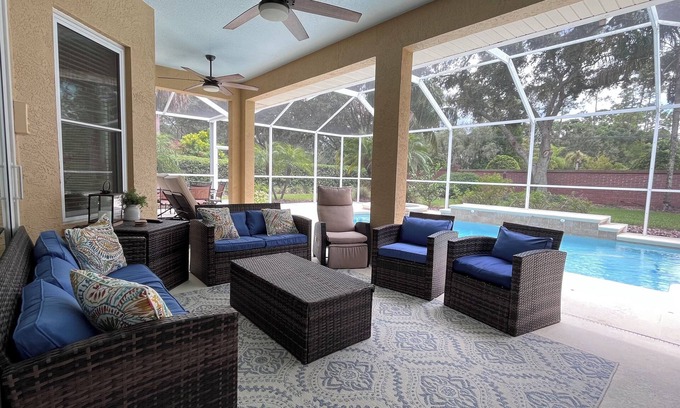 Lutz House | Tampa Family Home Sleeps 10
