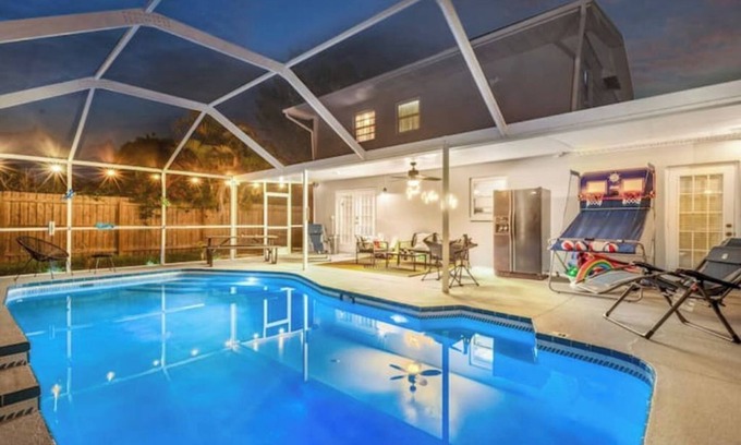 Bay Crest Park House | Tampa Fun House near Raymond James Stadium/Airport
