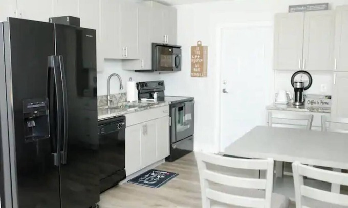 Tampa House | Tampa Hard Rock Busch Gardens Moffitt Center USF!