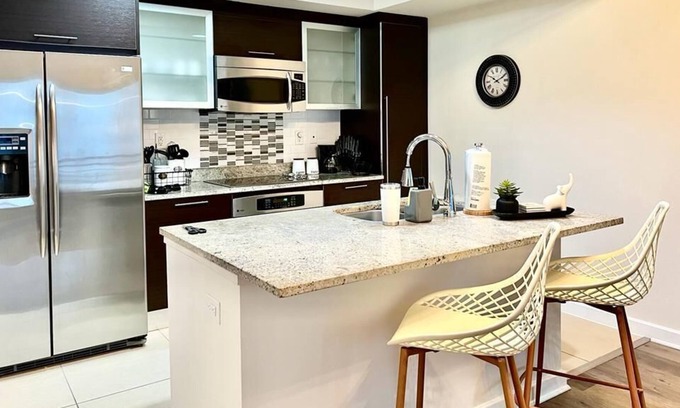 Channel District Apartment | Tampa luxury Pad! D/twn Channelside 1BR/POOL/GYM
