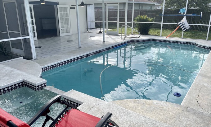 Oakford Park House | Tampa Pool House in Midtown - Sleeps 12